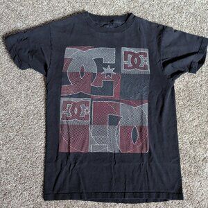 DC Shoes Skateboarding Size Small Black/Maroon/White Short Sleeve Shirt